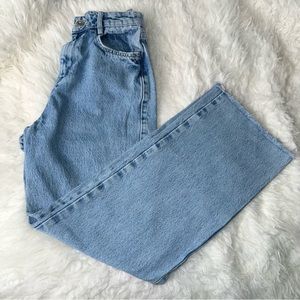 High Rise Straight Leg Jeans • Size 32